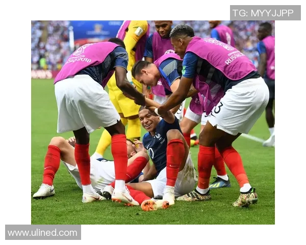 法国足球乙级联赛精彩对决灵队迎战切沃队争夺胜利荣耀